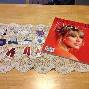 Taylor Swift Magazine - Her life, her music + bonus stickers